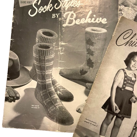 (8) Lot of 7 Beehive vintage knitting books 1950s family baby child - Picture 4 of 10